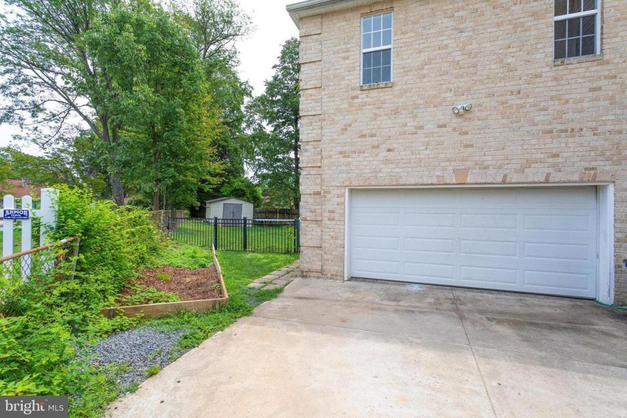 Brand New, Cozy, Modern, One-Bedroom Apartment Falls Church Exterior photo