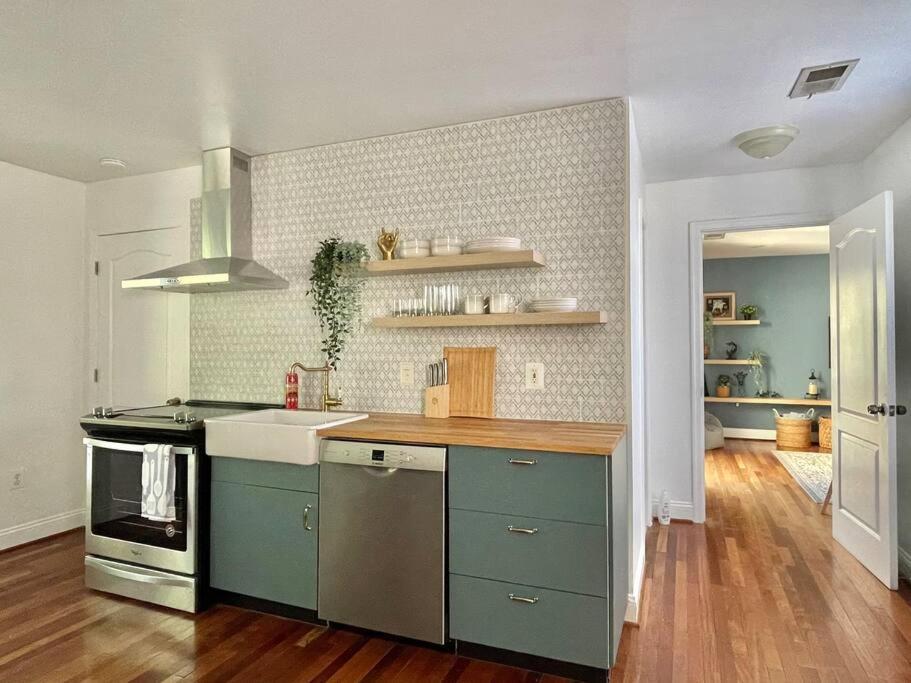 Brand New, Cozy, Modern, One-Bedroom Apartment Falls Church Exterior photo